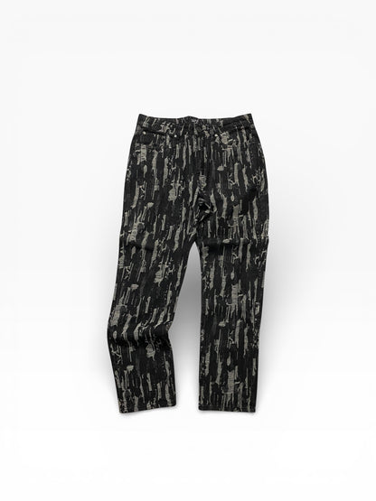 Man distressed jeans