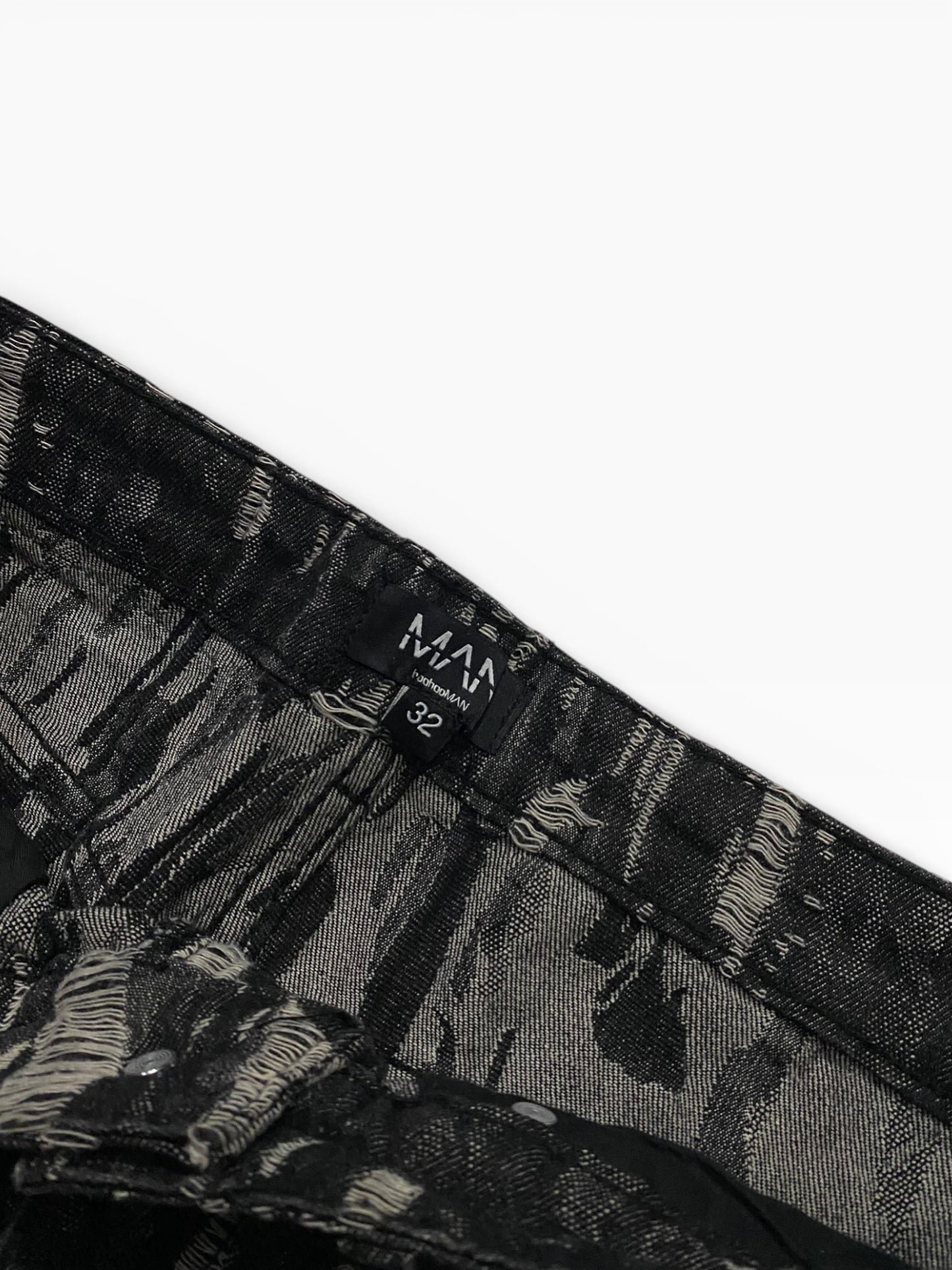 Man distressed jeans