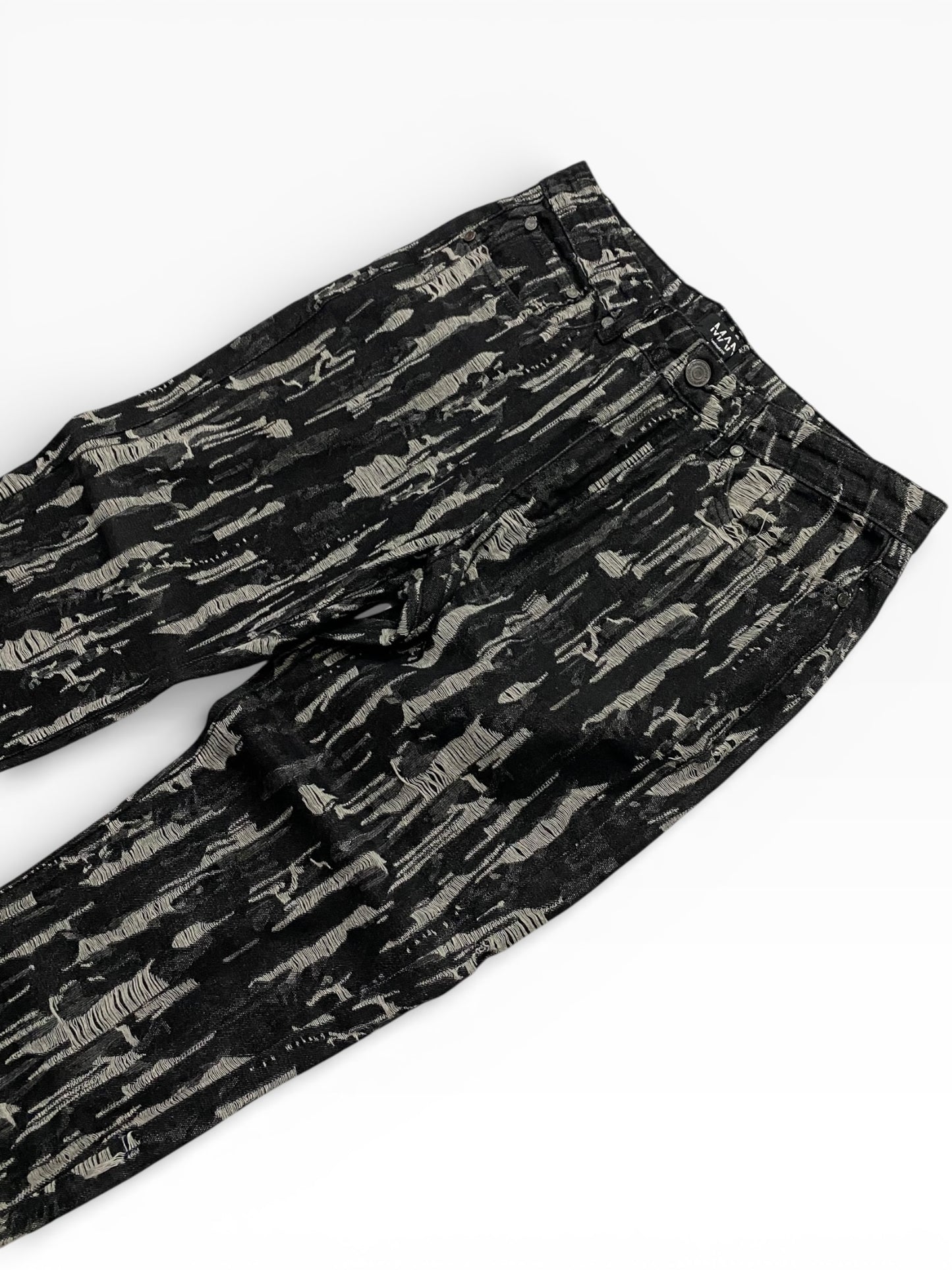 Man distressed jeans