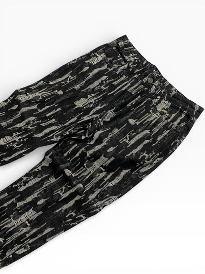 Man distressed jeans