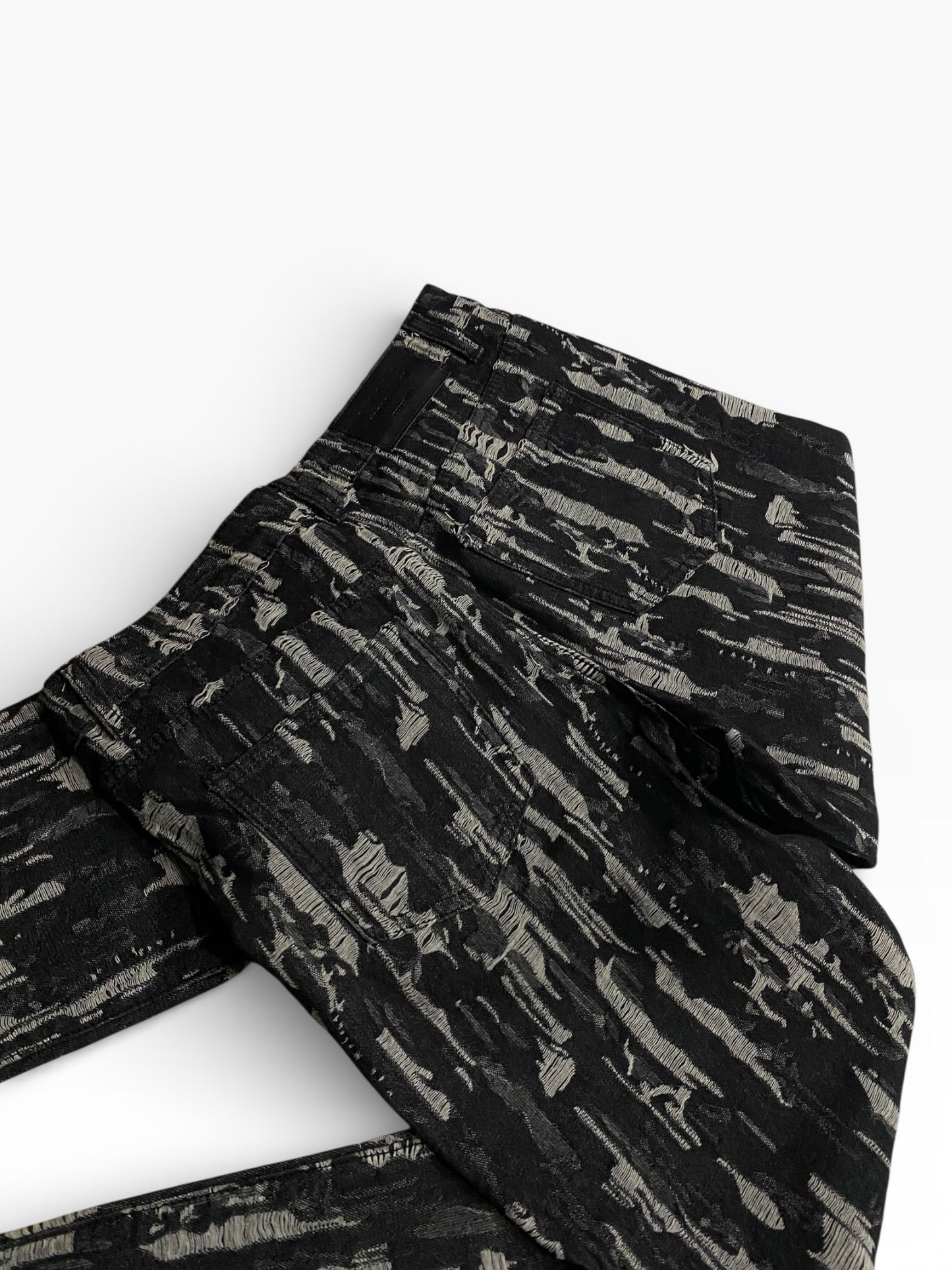 Man distressed jeans