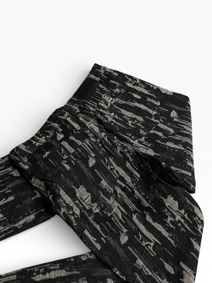 Man distressed jeans